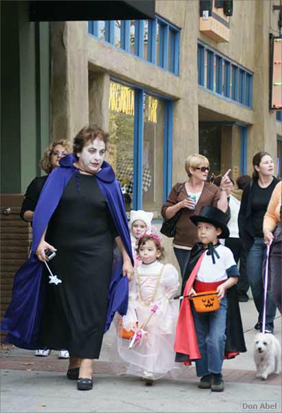 WG_Trick-or-Treat08-061c.jpg - for personal use
