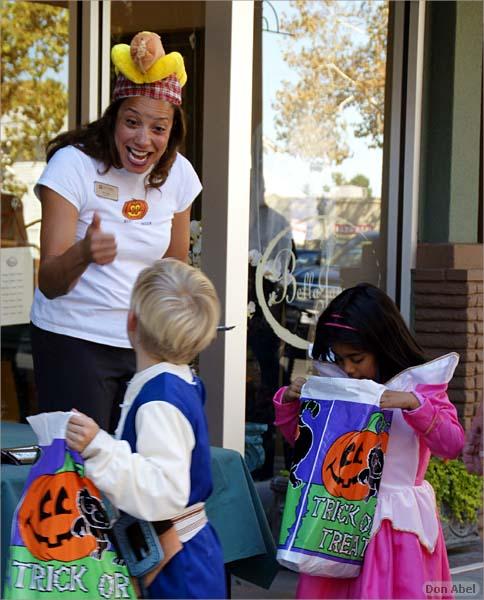 WG_TrickorTreat09-017d.jpg - for personal use