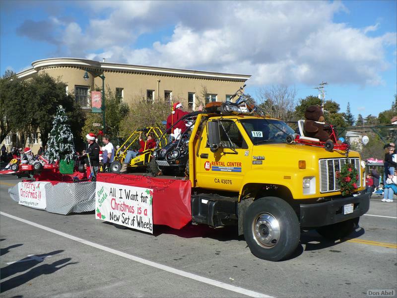 LosGatosChristmasParade07-083b.jpg - for personal use