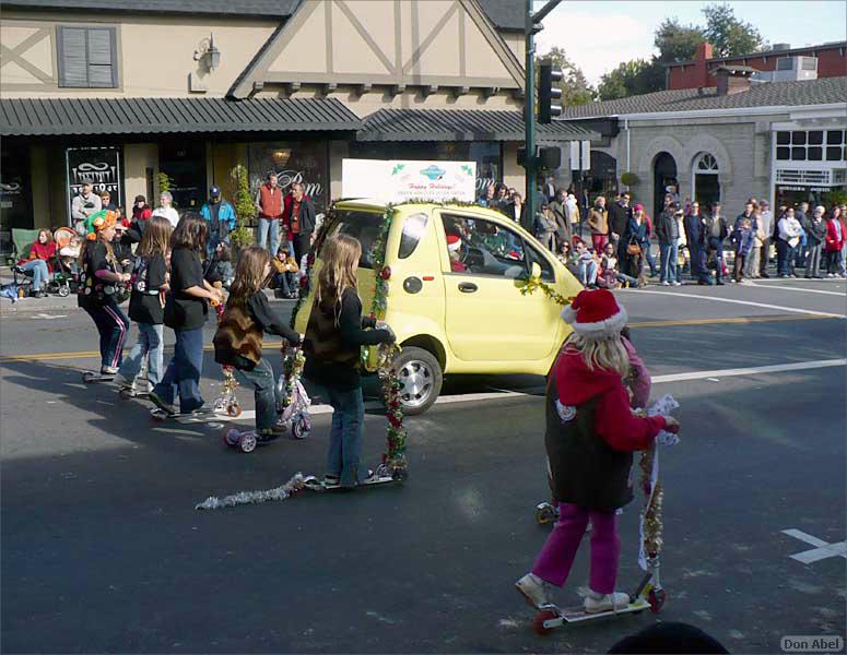 LosGatosChristmasParade07-097d.jpg - for personal use