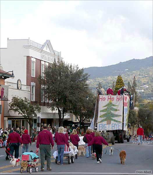 LosGatosChristmasParade07-112c.jpg - for personal use