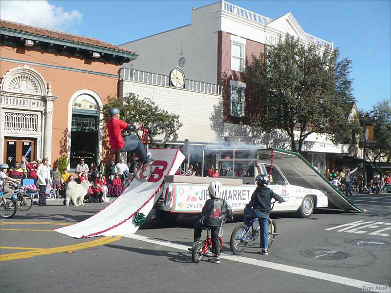 LosGatosChristmasParade07-143c.jpg - for personal use