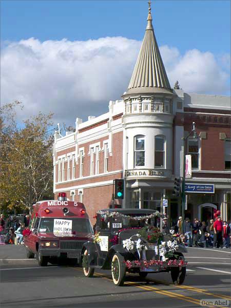 LosGatosChristmasParade07-152c.jpg - for personal use