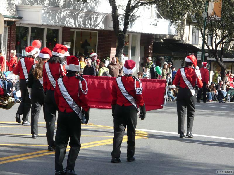 LosGatosChristmasParade07-158b.jpg - for personal use