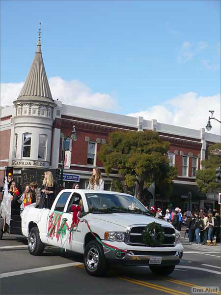 LosGatosChristmasParade07-159c.jpg - for personal use