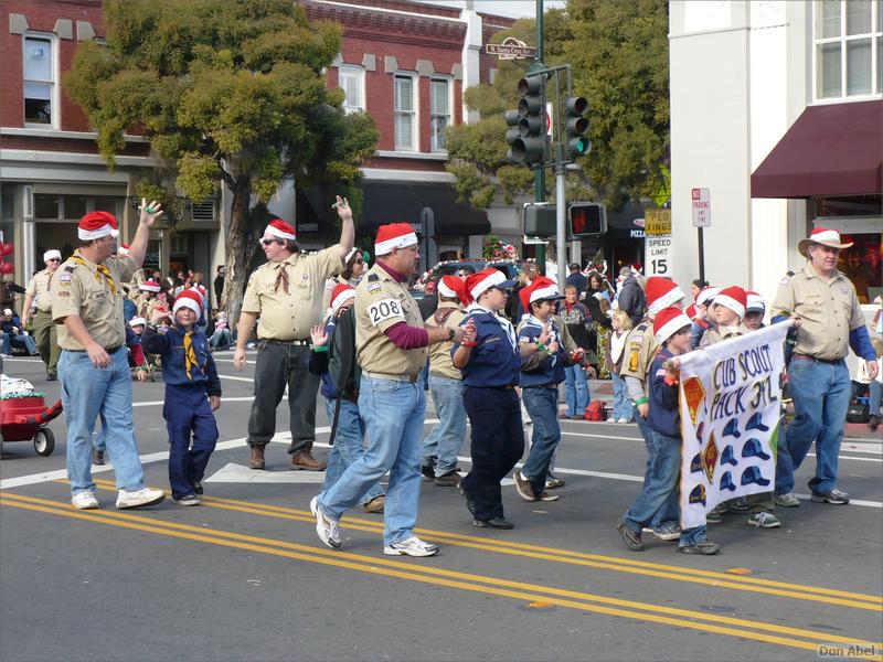 LosGatosChristmasParade07-163b.jpg - for personal use