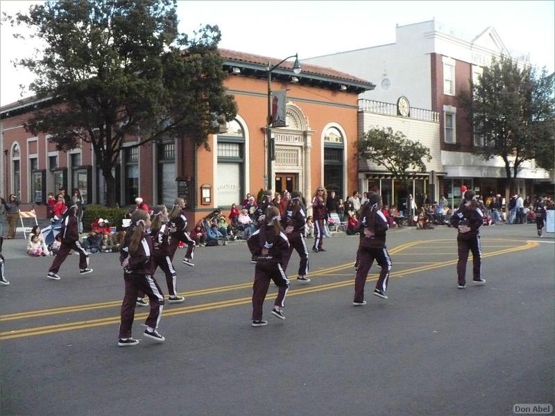 LosGatosChristmasParade07-173b.jpg - for personal use