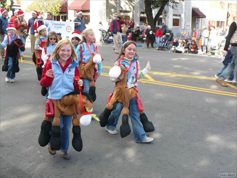 LosGatosChristmasParade07-140b.jpg - for personal use