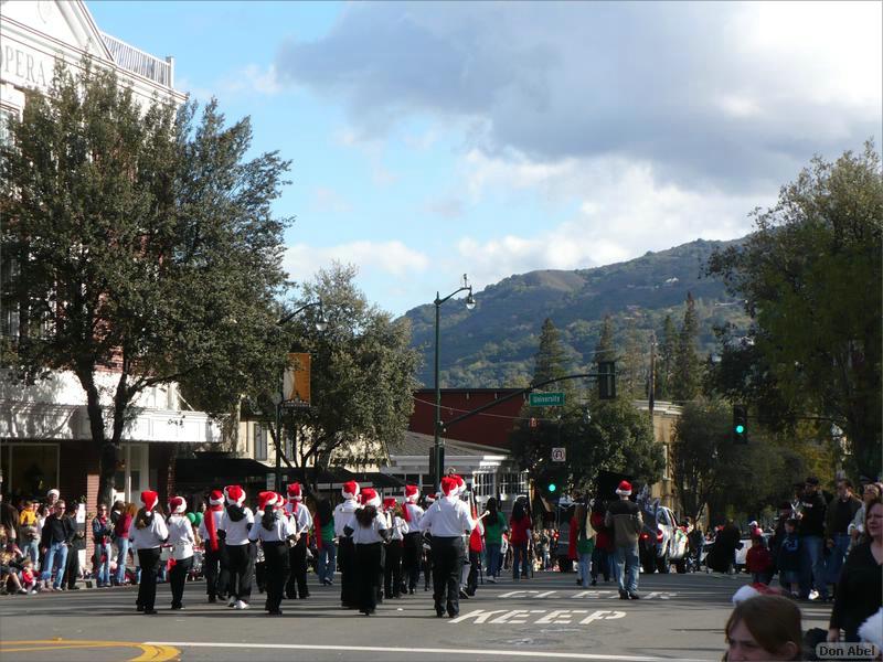 LosGatosChristmasParade07-165b.jpg - for personal use