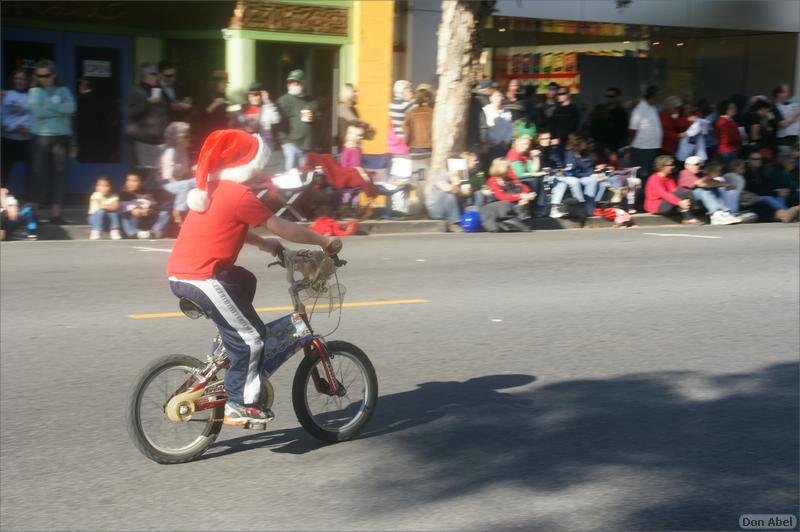 LosGatosChristmasParade08-120b.jpg - for personal use