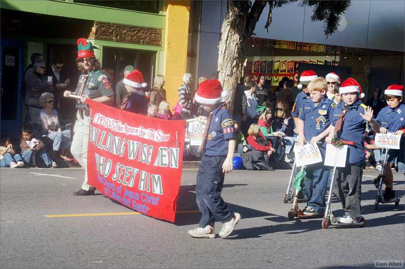 LosGatosChristmasParade08-123c.jpg - for personal use