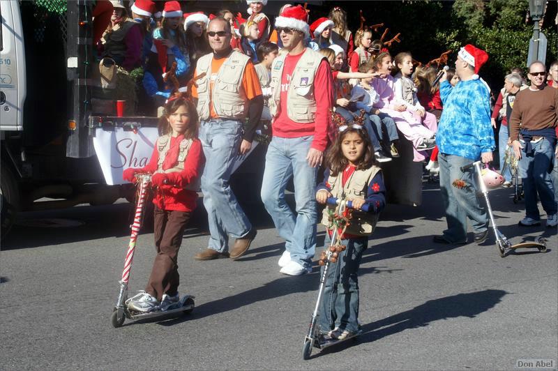 LosGatosChristmasParade08-182a1.jpg - for personal use