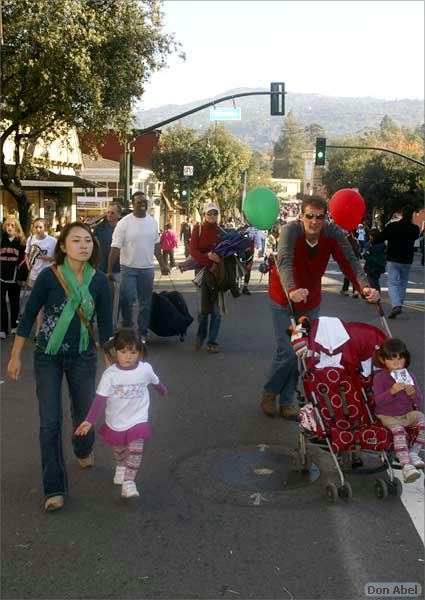 LosGatosChristmasParade08-317c.jpg - for personal use