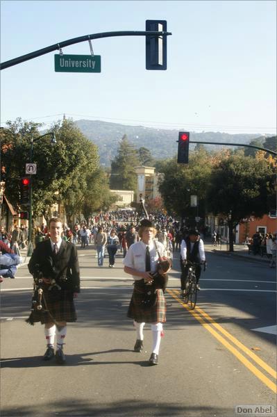 LosGatosChristmasParade08-323b.jpg - for personal use