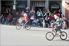 LosGatosChristmasParade08-121c.jpg