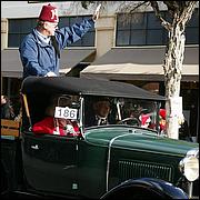 LosGatosChristmasParade09-300b.jpg