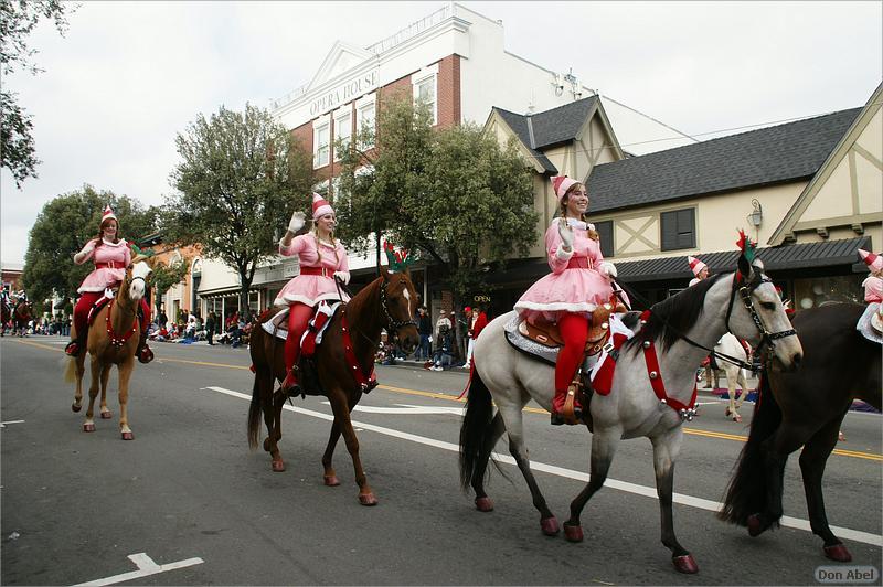 LosGatosChristmasParade09-515b.jpg - for personal use