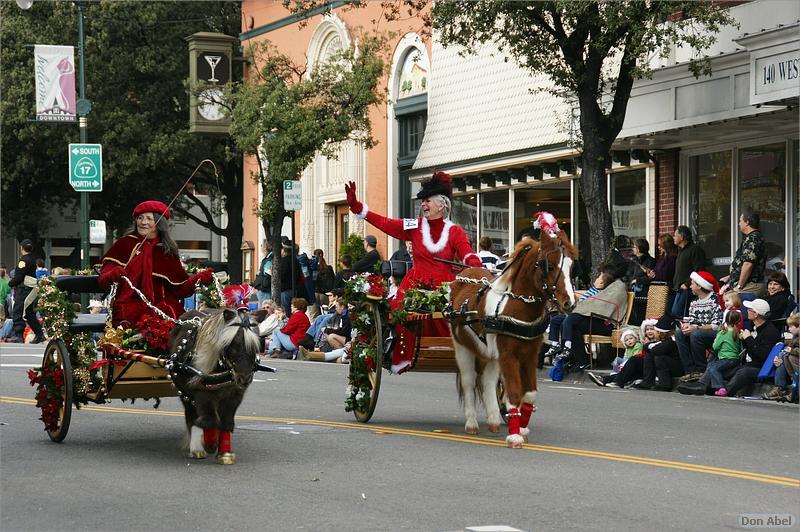 LosGatosChristmasParade09-535b.jpg - for personal use