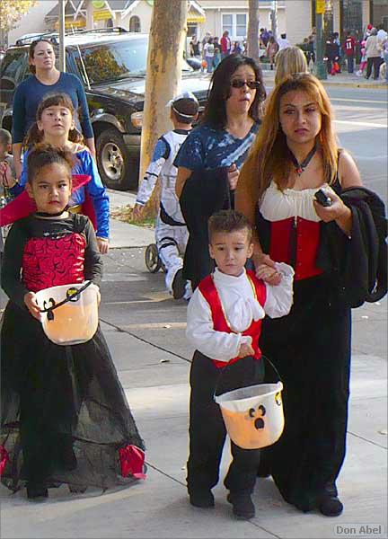 WG_Trick-or-Treat07-032c.jpg - for personal use