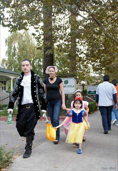 WG_Trick-or-Treat08-090c.jpg - for personal use