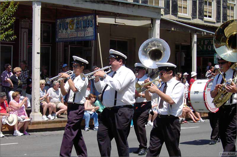 Sacto05_parade-06b.jpg