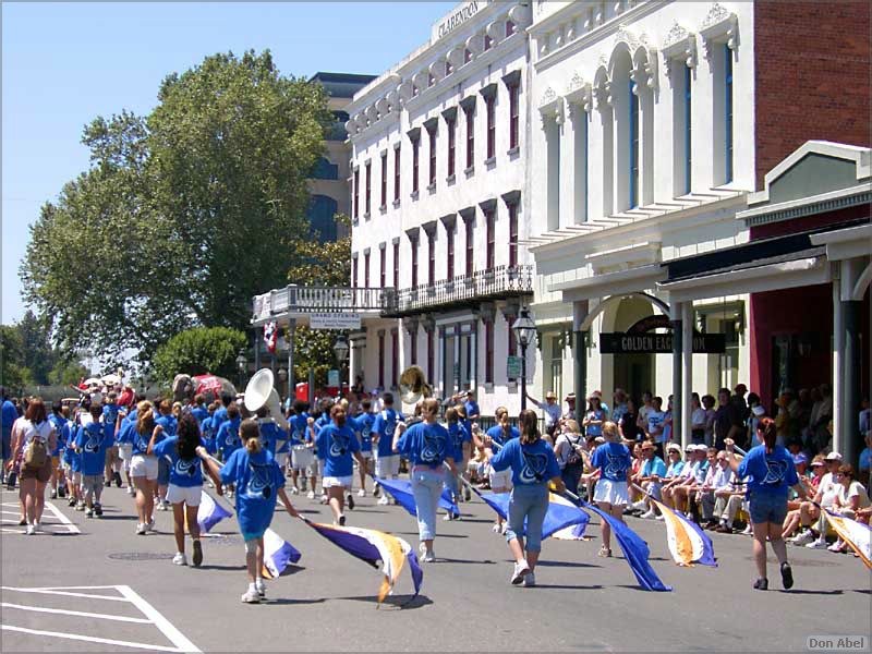 Sacto05_parade-13b.jpg