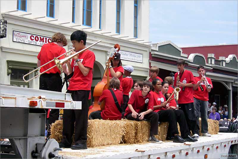 SacJazz06_parade-036b - for personal use only