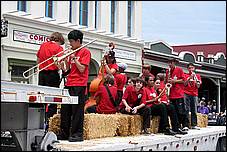 SacJazz06_parade-036b.jpg