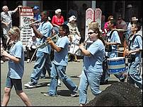 SacJazz07_parade-024b.jpg