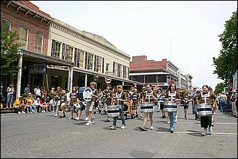 SacJazz08_parade-027e.jpg