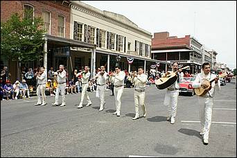 SacJazz08_parade-050b.jpg