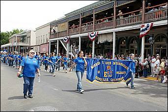 SacJazz08_parade-058c.jpg