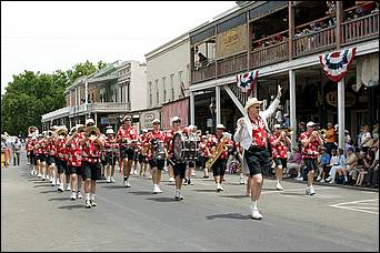 SacJazz08_parade-068c.jpg