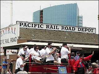 SacJazz08_parade-082c.jpg