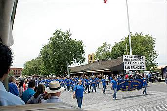 SacJazz08_parade-084c.jpg