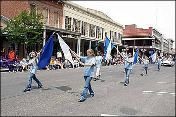 SacJazz08_parade-047d.jpg